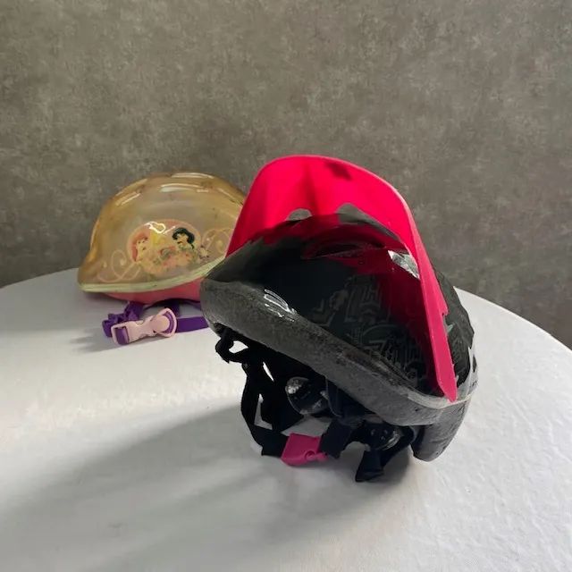 Kit 2 Capacetes Infantis Monster High e Princesas Disney Bicicleta Patinete - Foto 3