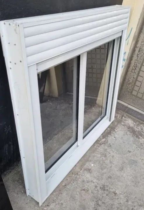 Janela com persiana linha gold  - Foto 2