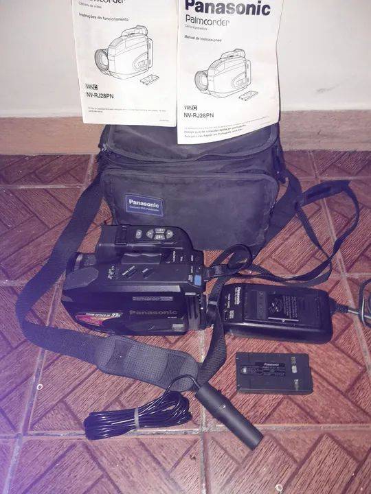 Filmadora da marca Panasonic.