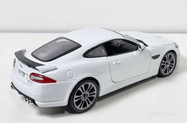 Miniatura Jaguar Xkr-s Bburago 1/24 - Foto 2