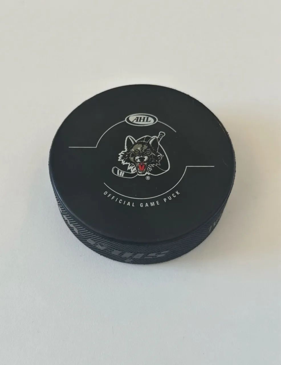 puck de hockey - chicago wolves (ahl)