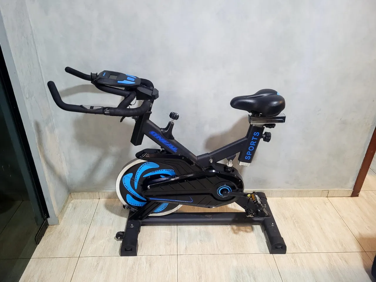 Bicicleta ergométrica para treinos intensos
