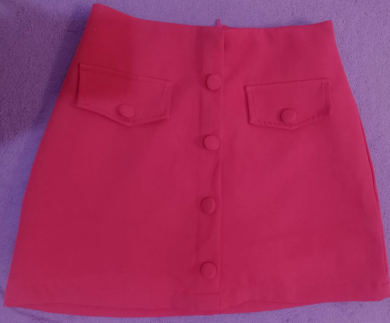 Vende-se saia rosa nova