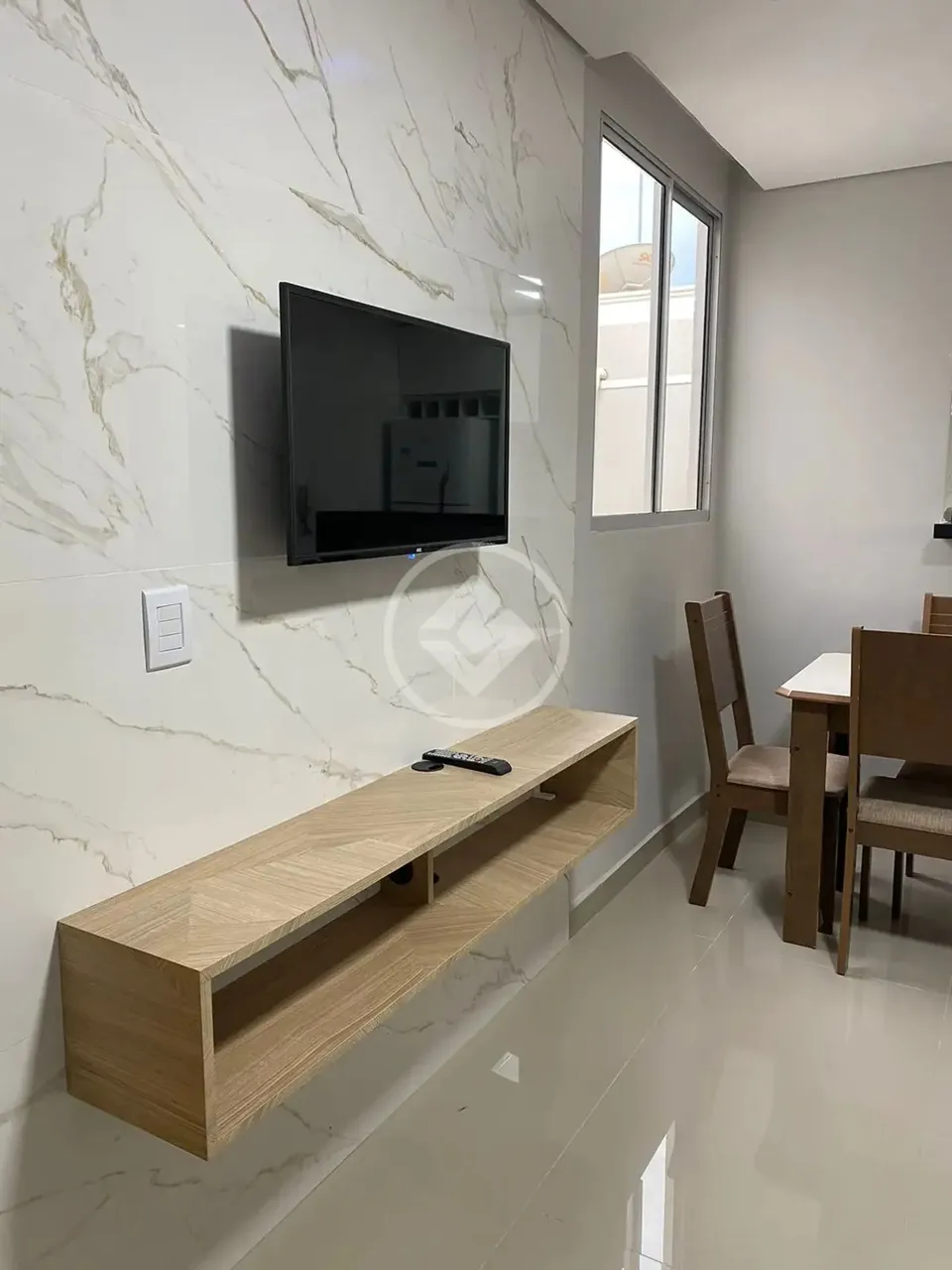 Aluga-se Apartamento mobiliado reformado dois quartos, R$ 2.000.00. codigo: 99369