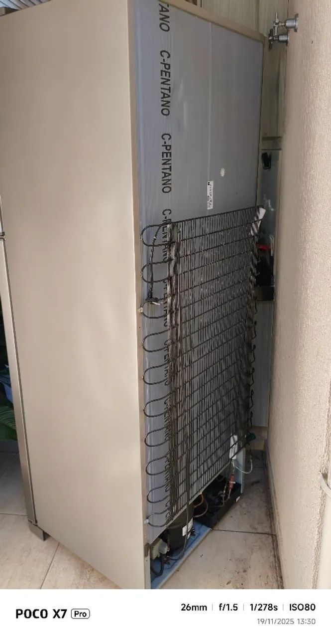 Geladeira grande e bonita de inox - 220v - Eletrolux - Foto 4