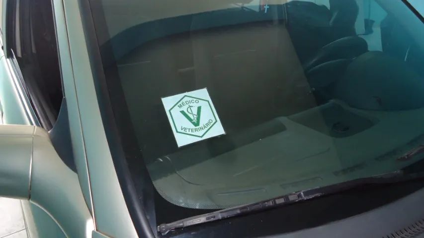 Adesivo Médico Veterinário para colocar internamente no vidro do Carro  - Foto 2