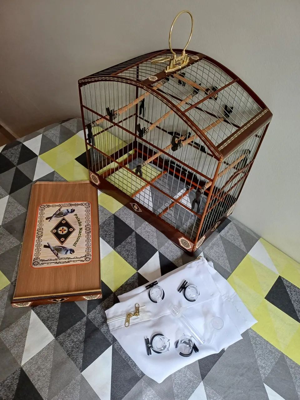 Gaiola para pássaros em madeira 300 reais tratar com tonhao *. - Foto 3