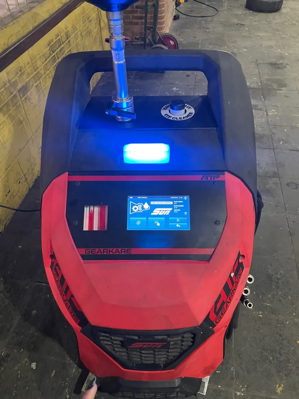 Máquina de Limpeza e Troca de Fluído de Câmbio Automático GEARKARE