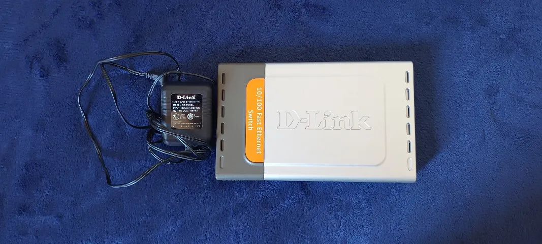 D-Link Switch Model DES-1008D 8 Ports 10/10064286210157187120