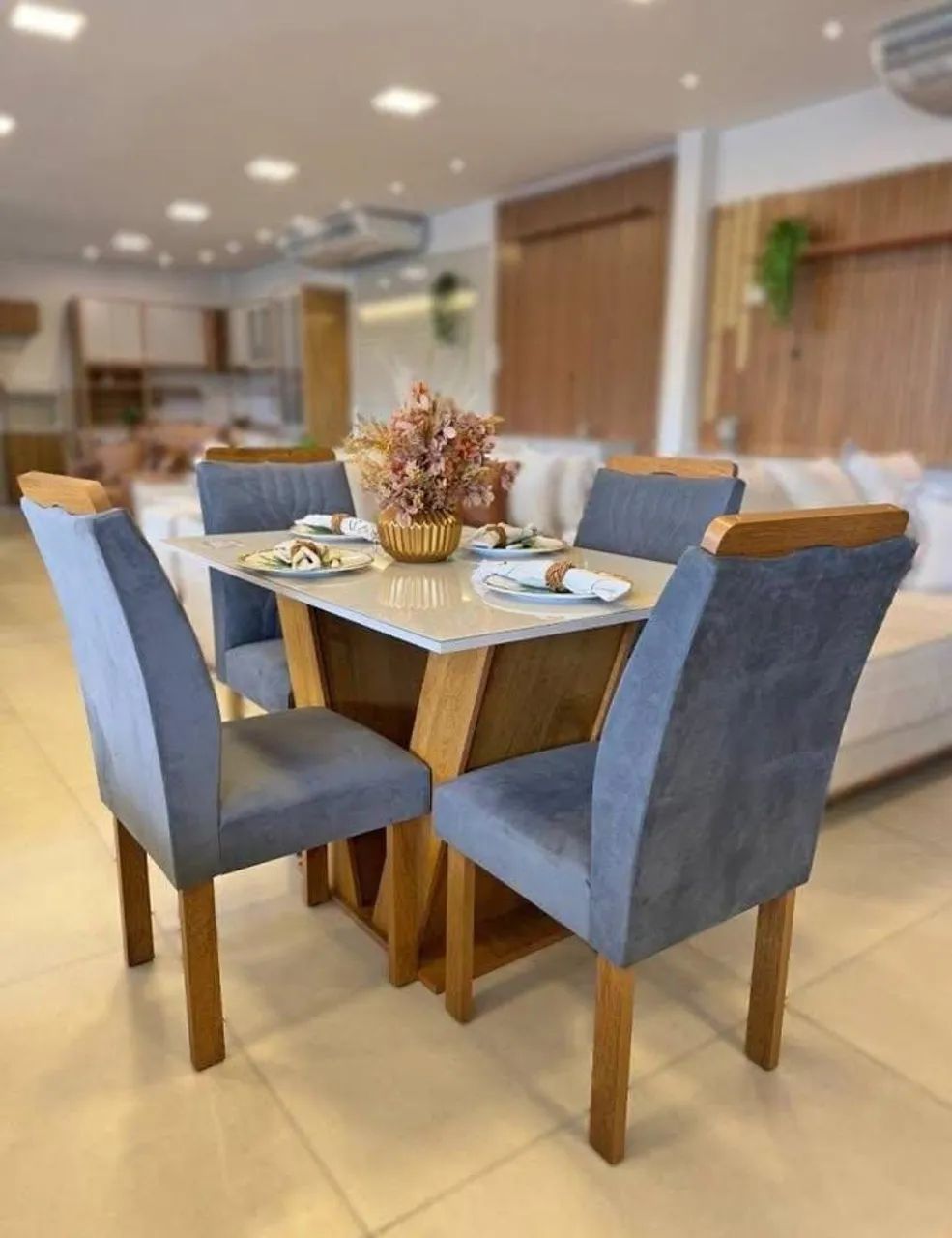 Conjunto Mesa de Jantar Quadrada com 4 Cadeiras - Foto 2