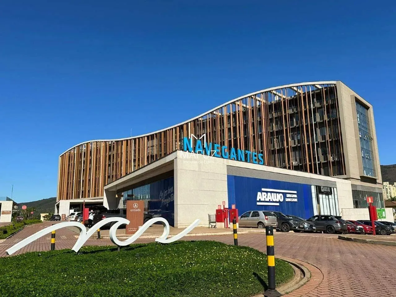 SALA COMERCIAL PARA ALUGAR NO CENTRO COMERCIAL ALPHAVILLE  63M² COM BANHEIRO E VARANDA