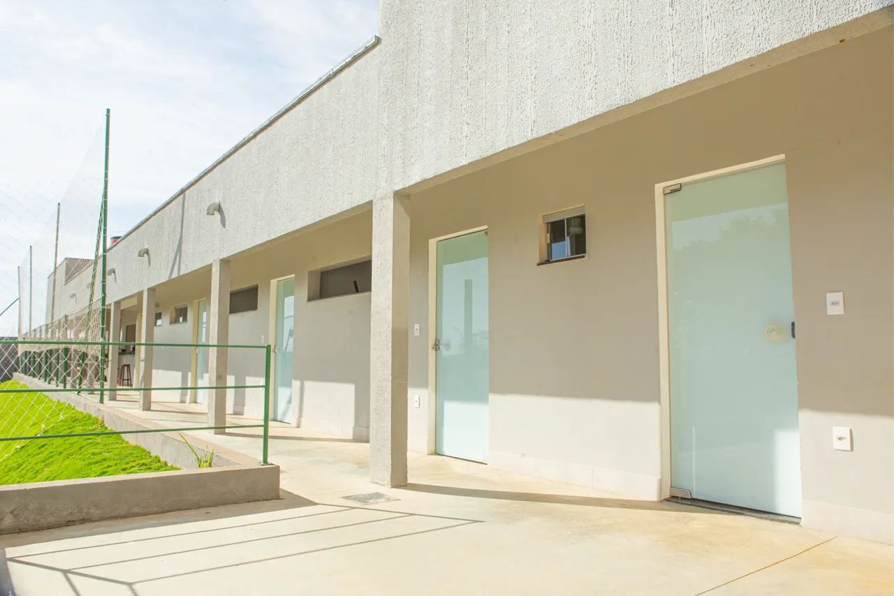 Chácara completa no Centro de Abadia - 2.200m² construídos - - Foto 9