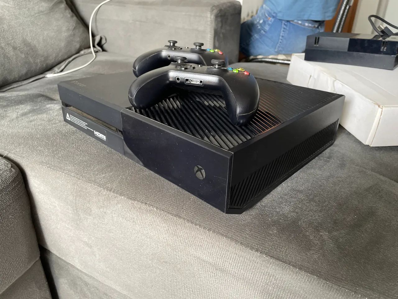 Vende-se XBOX ONE SEMINOVO