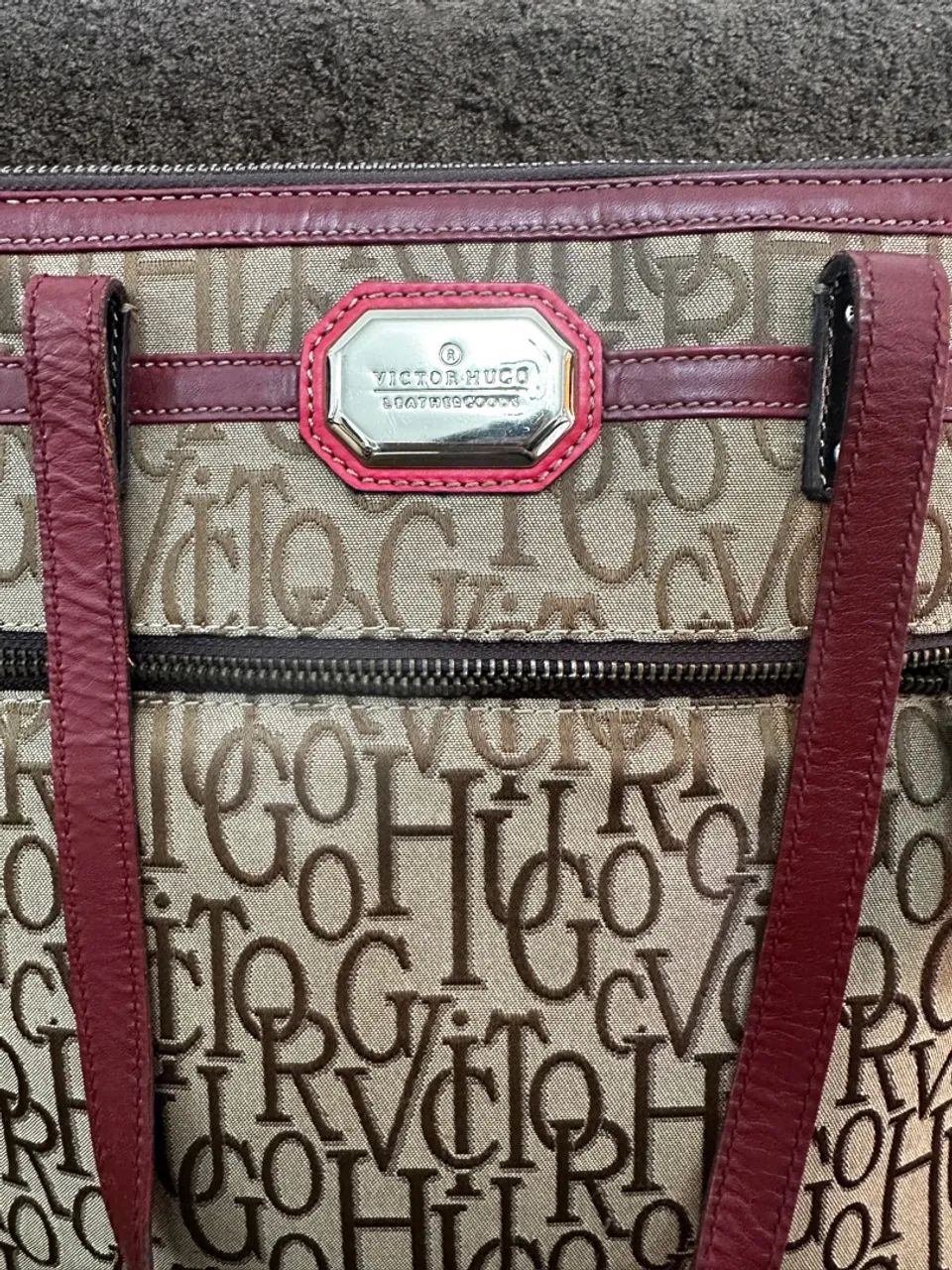 Bolsa Victor Hugo Foxy Jacquard Vermelha e Marron - Foto 2