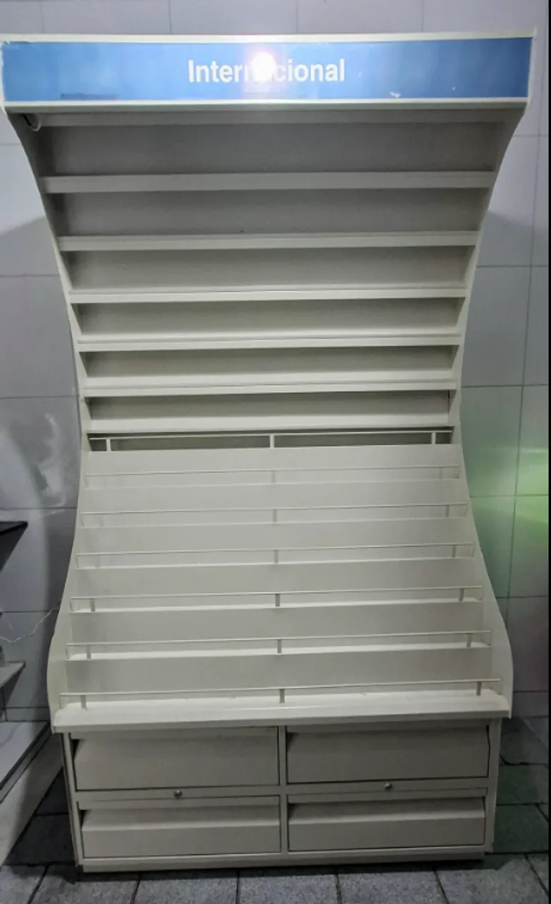 Expositor de Produtos Em Ferro Com Gavetas