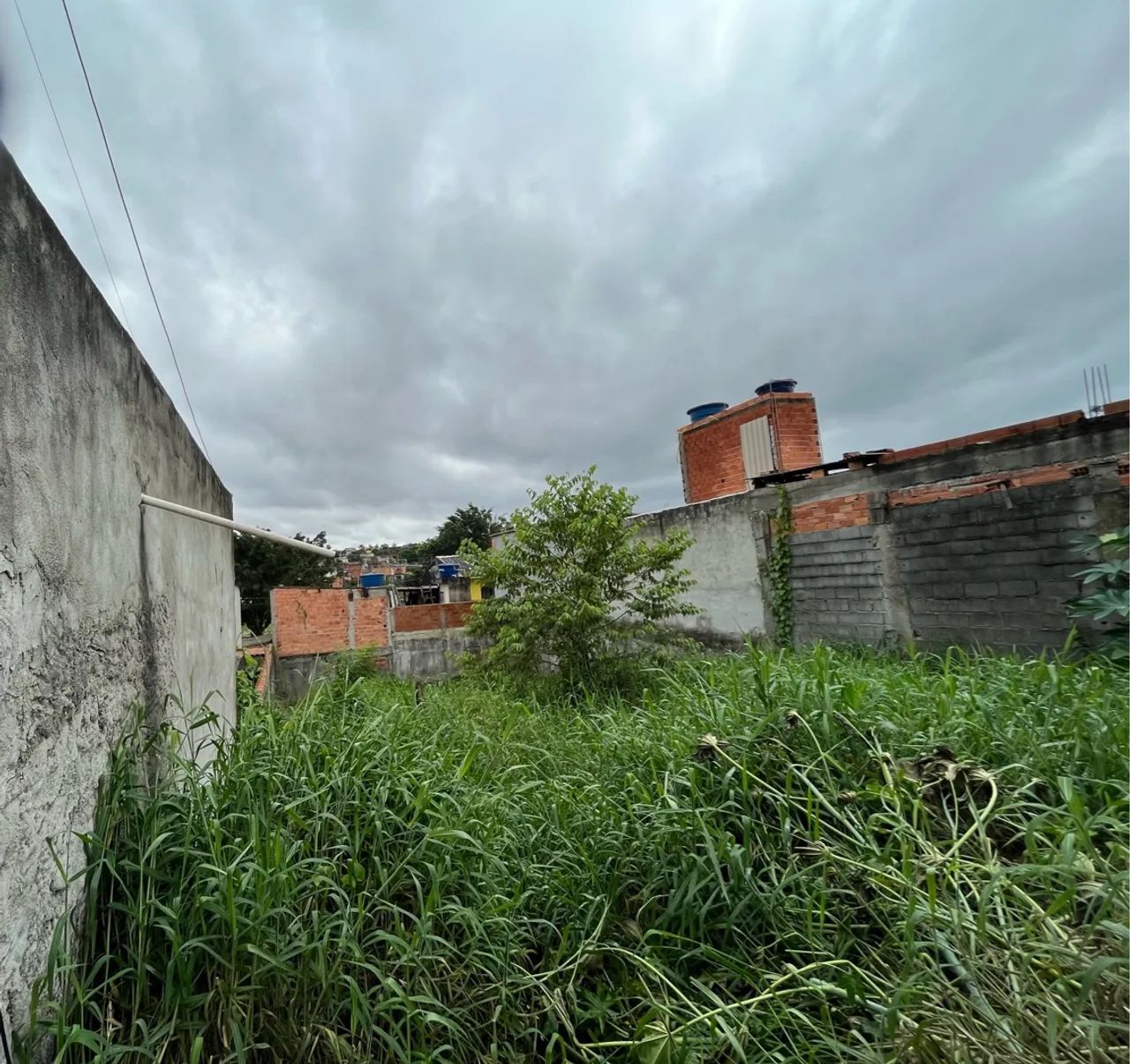 VENDO TERRENO de 250m2 murado - Foto 2
