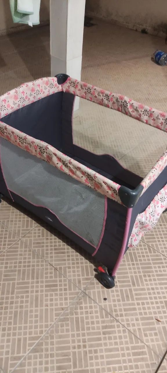 Berço portátil infantil com estampa floral - Foto 3