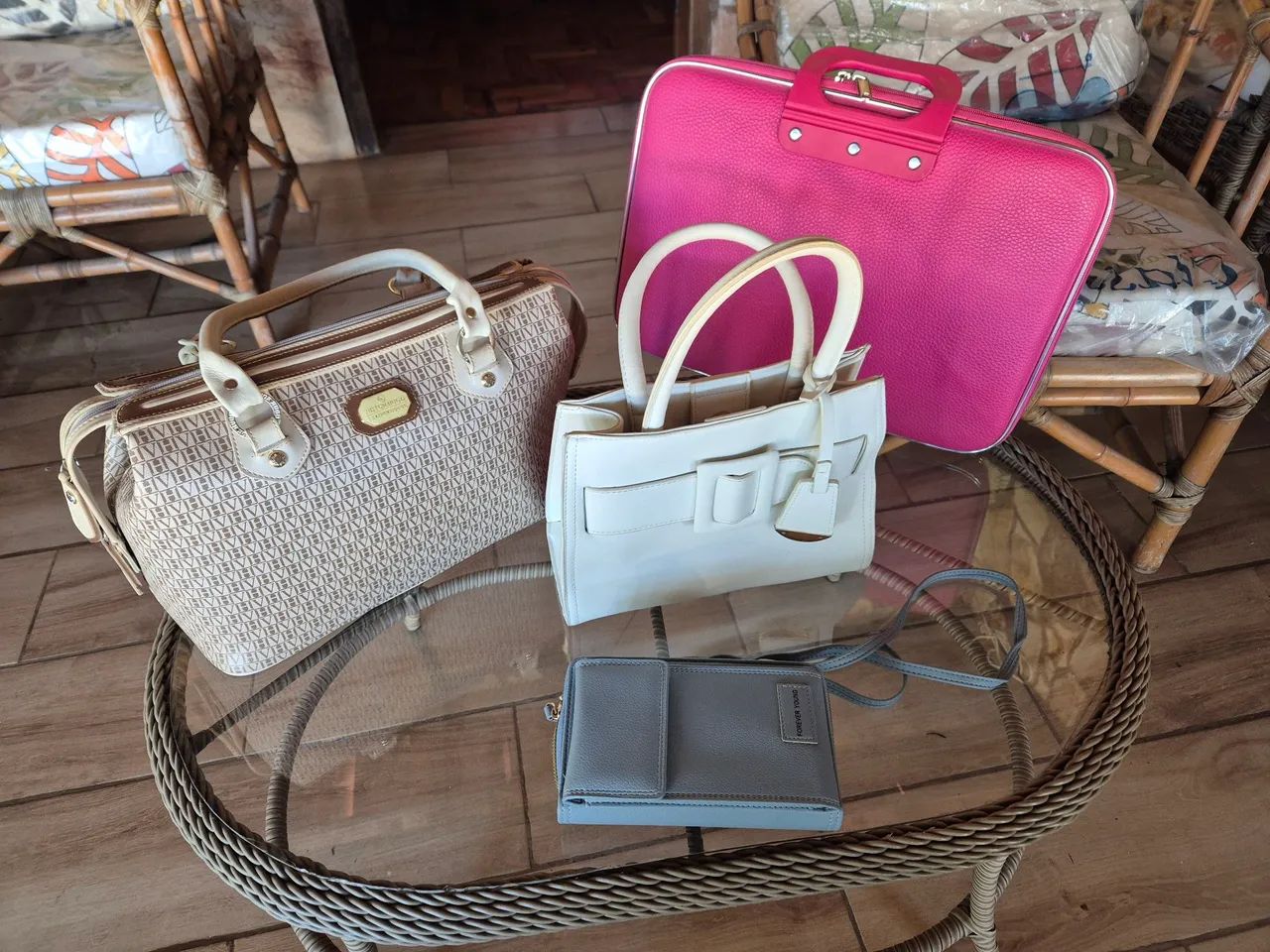 2 Bolsas + 1 Pasta Notebook + 1 carteira com alças 