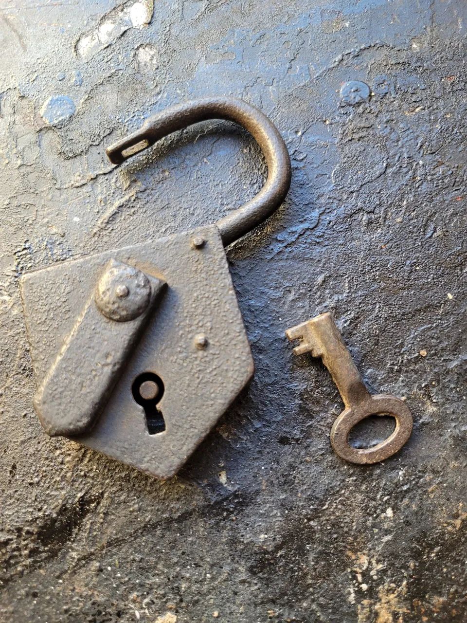 Cadeado muito antigo: - Foto 2