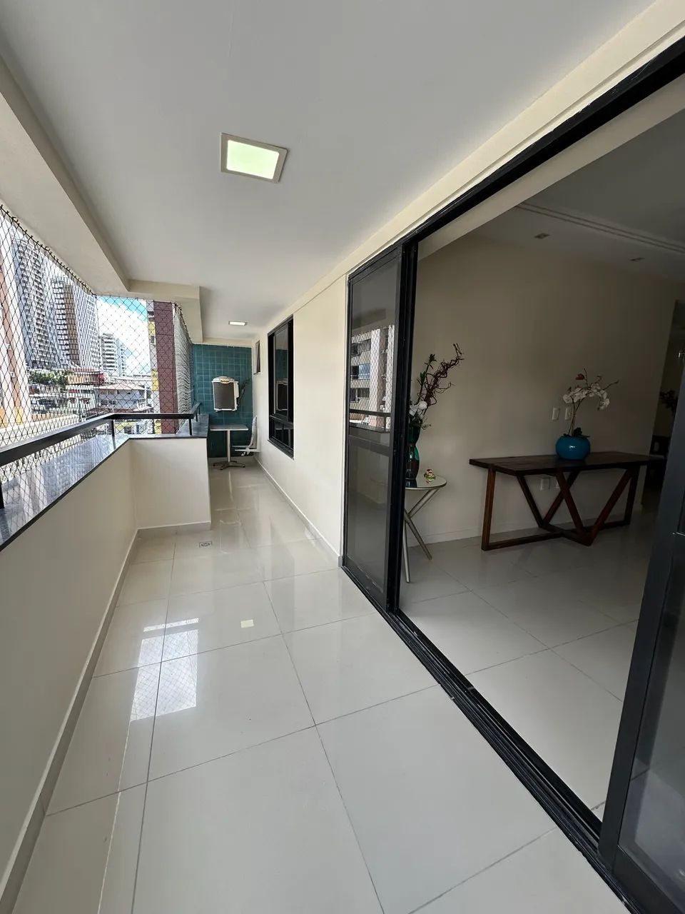 Apartamento 3/4 com dependência 