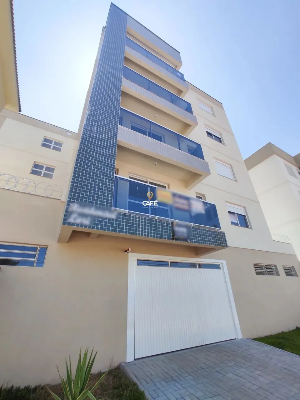 Apartamento 01 dormitório com vaga de garagem em Camobi e agua quente nas torne
