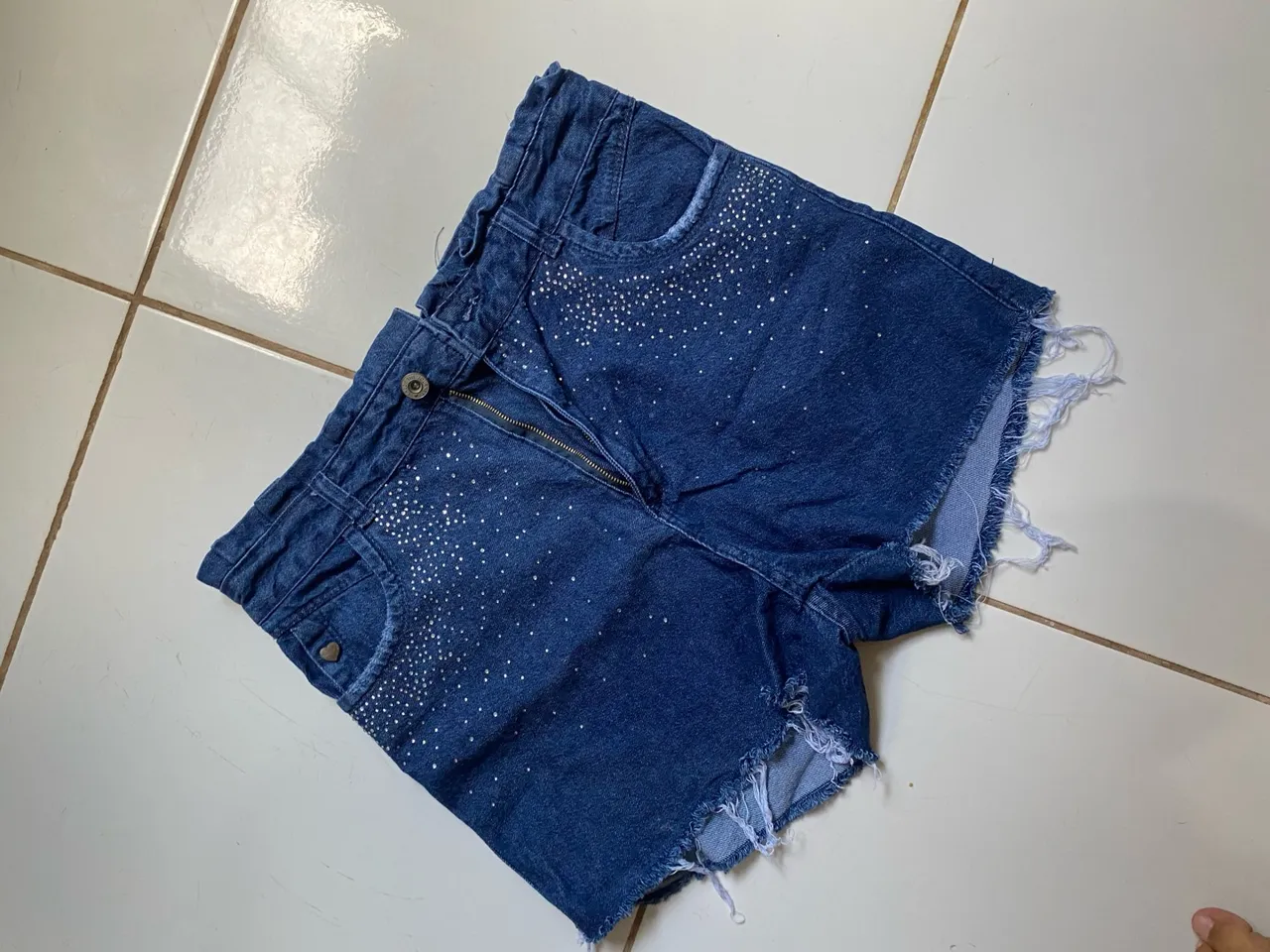 Shorts Jeans com Detalhes em Strass