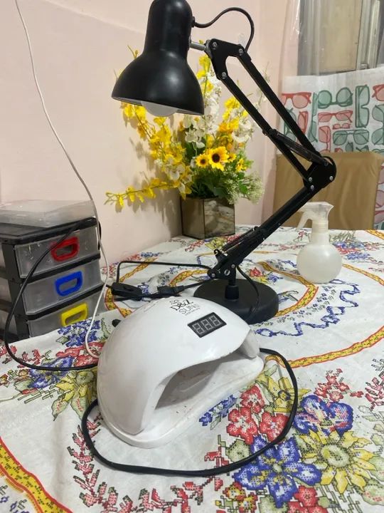 Iluminaria de mesa articulada + uma cabine 