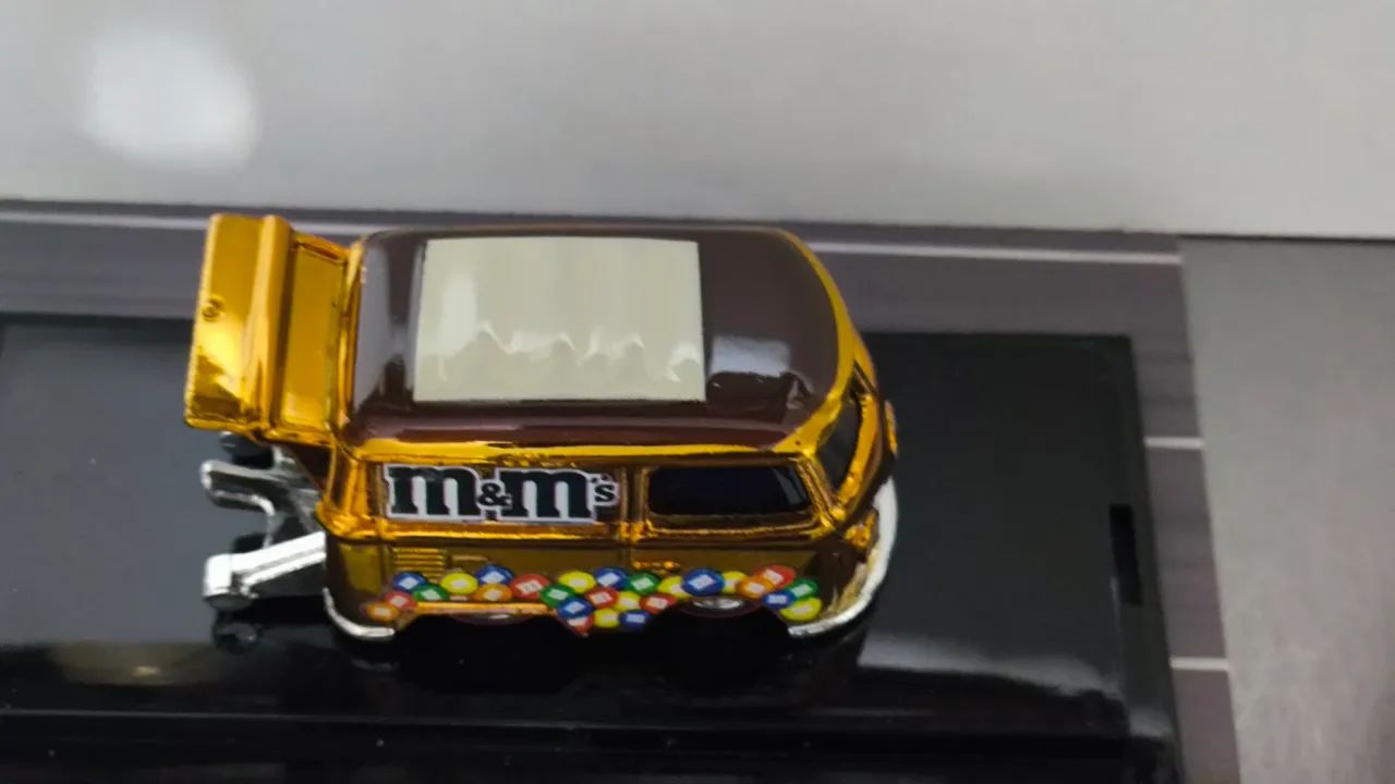 Hot Wheels Custom VW Kool Kombi M&M's - Brinquedos e Jogos - São