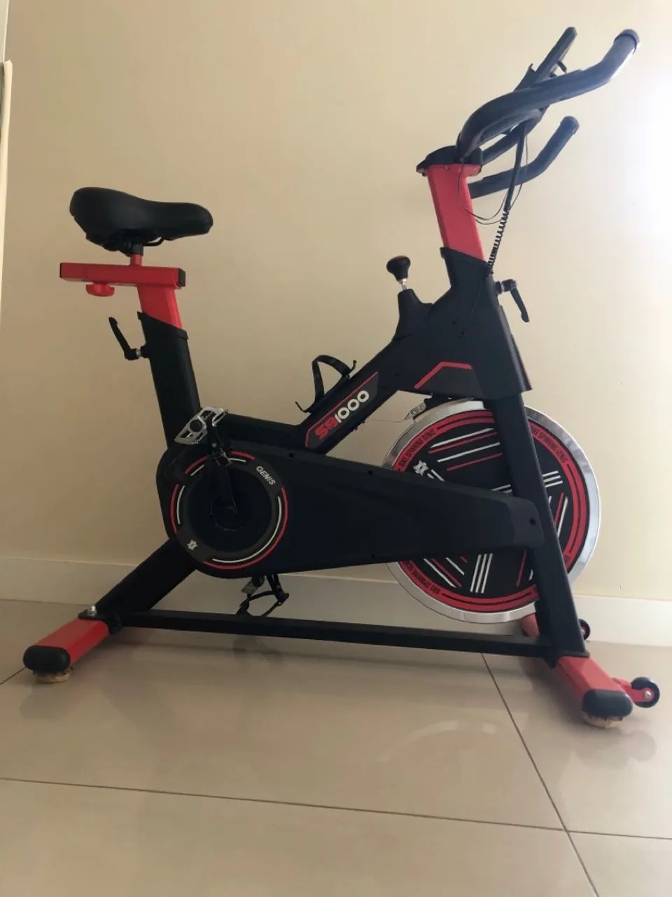 Bicicleta Spinning com disco de inércia de 10Kg.