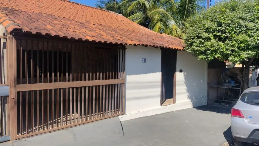 Aluga-se casa de 3 quartos no Jardim Sales 