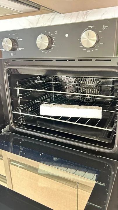 Forno Elétrico com Design Moderno