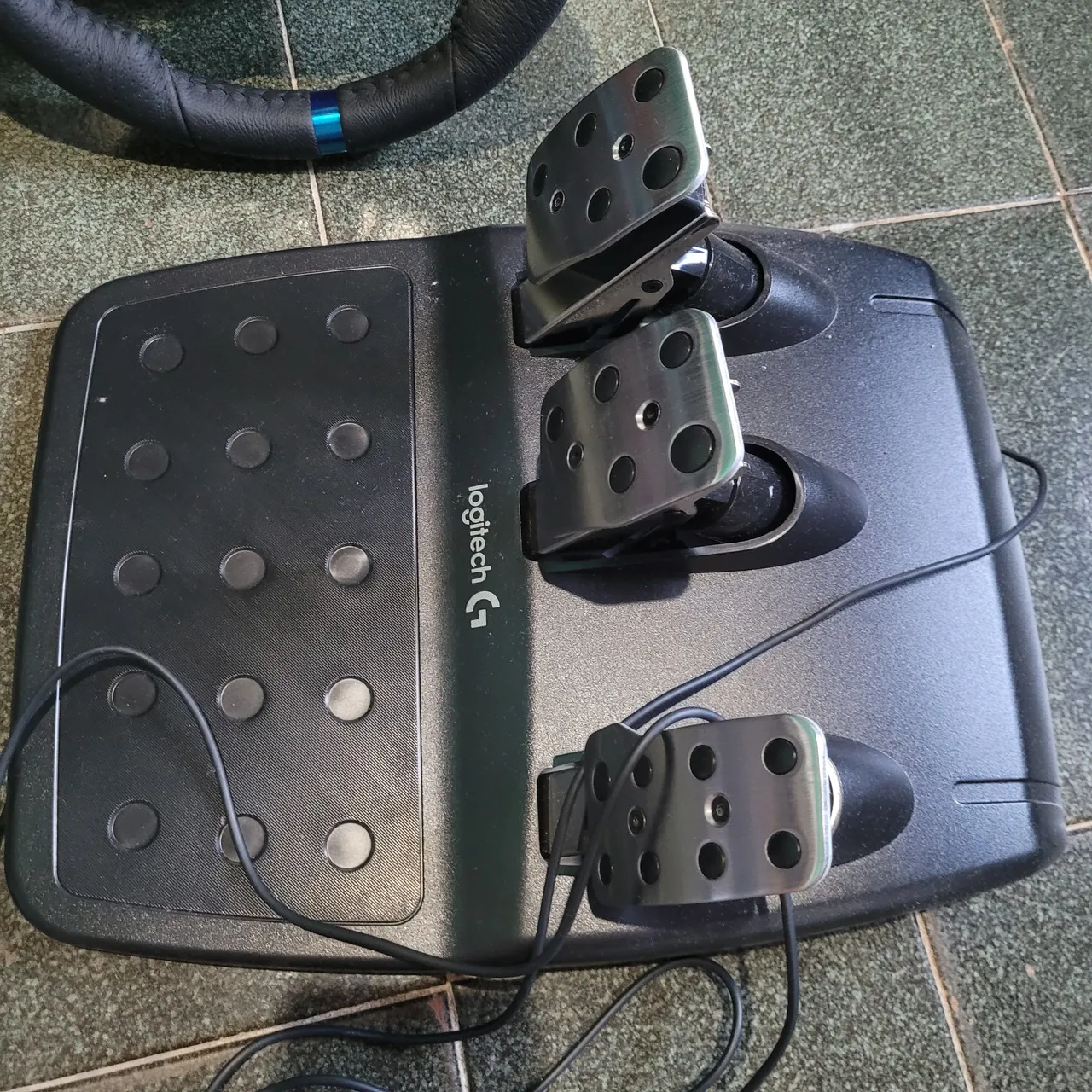 Conjunto de pedais do Volante Logitech G29 Driving Force.