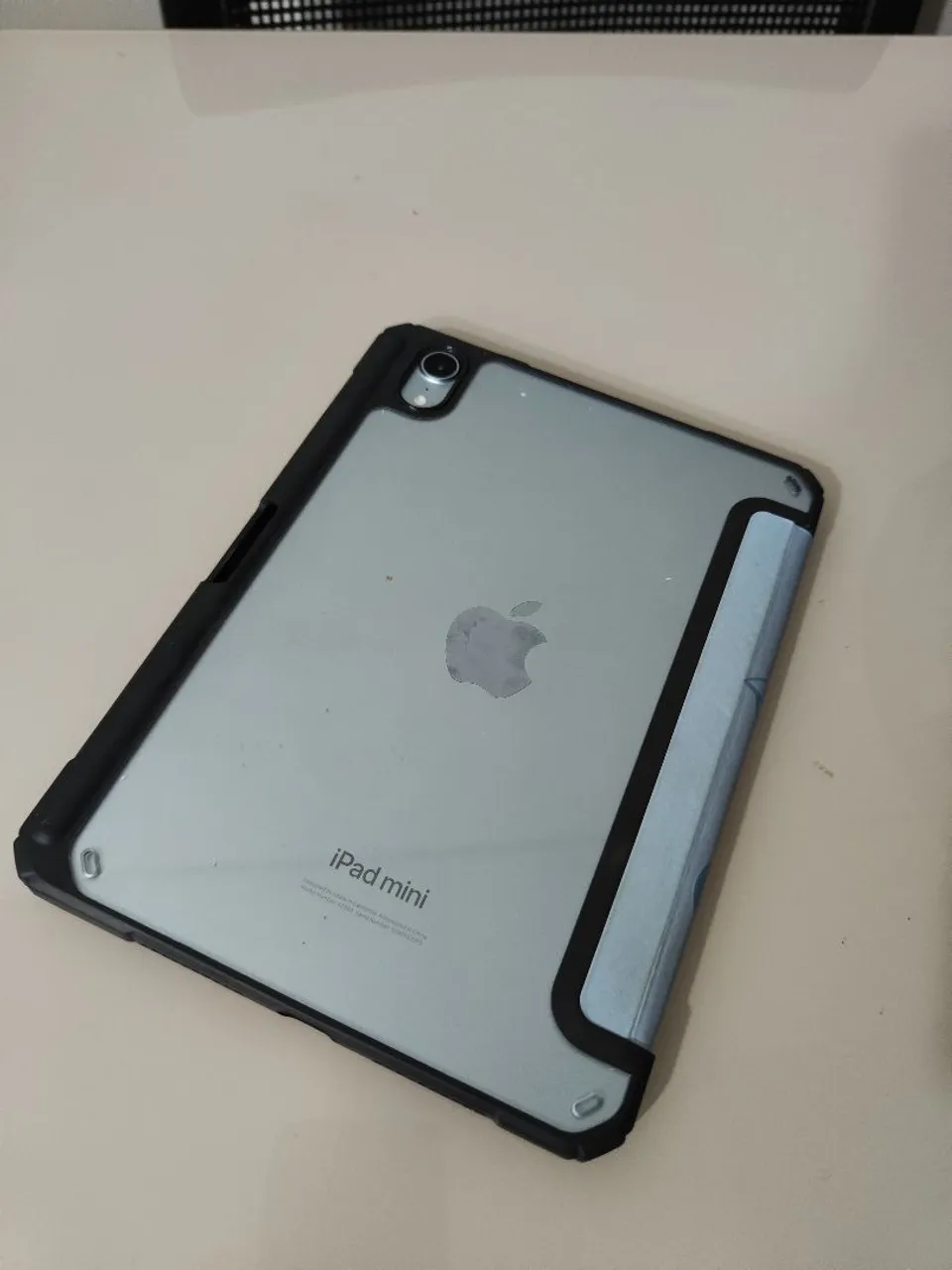 iPad Mini com Capa de Proteção
