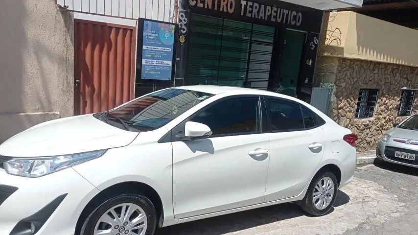 Yaris XL 2019 bem conservado