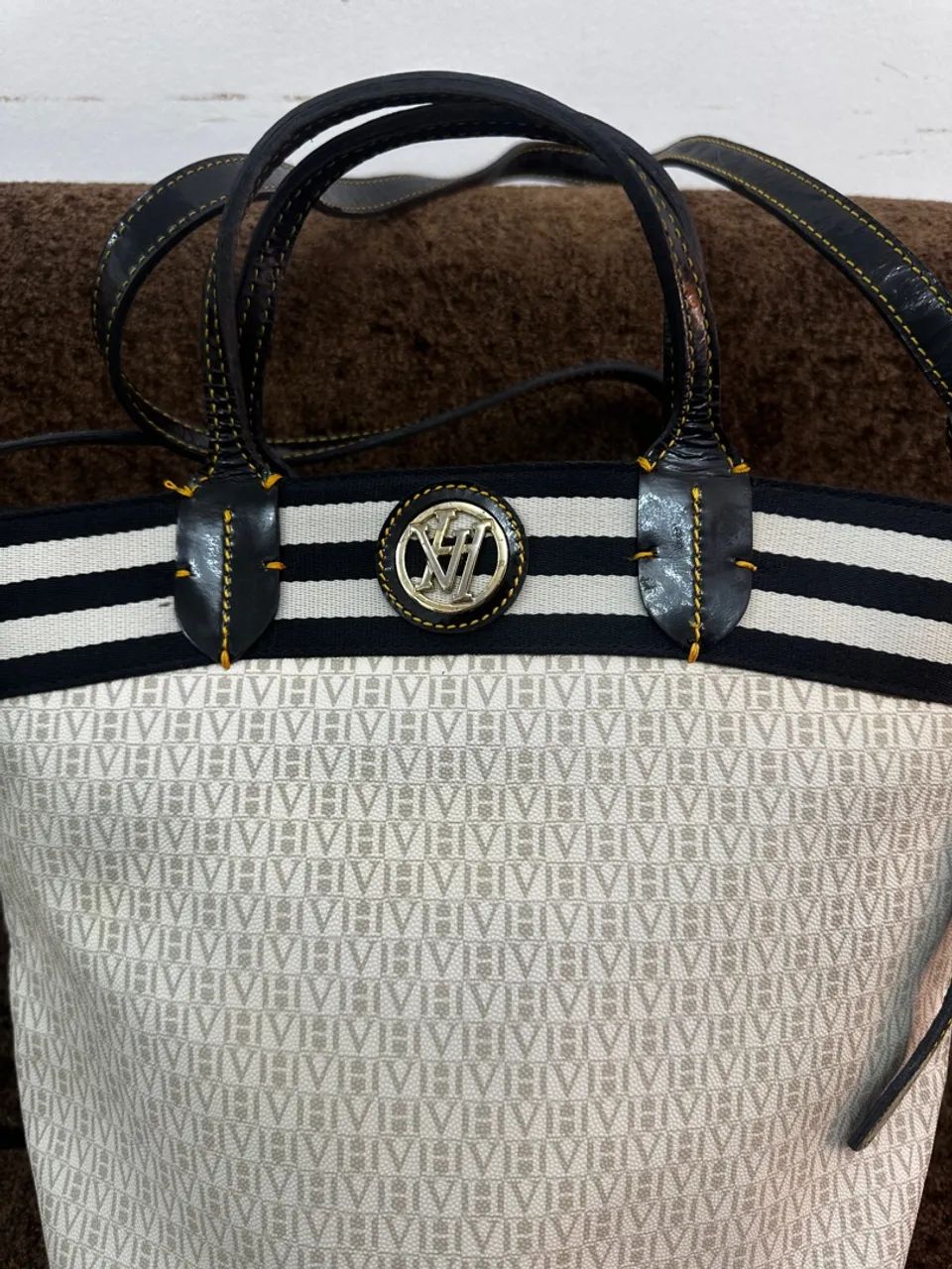 Bolsa Victor Hugo - de mão e com alça transversal em couro - Foto 2