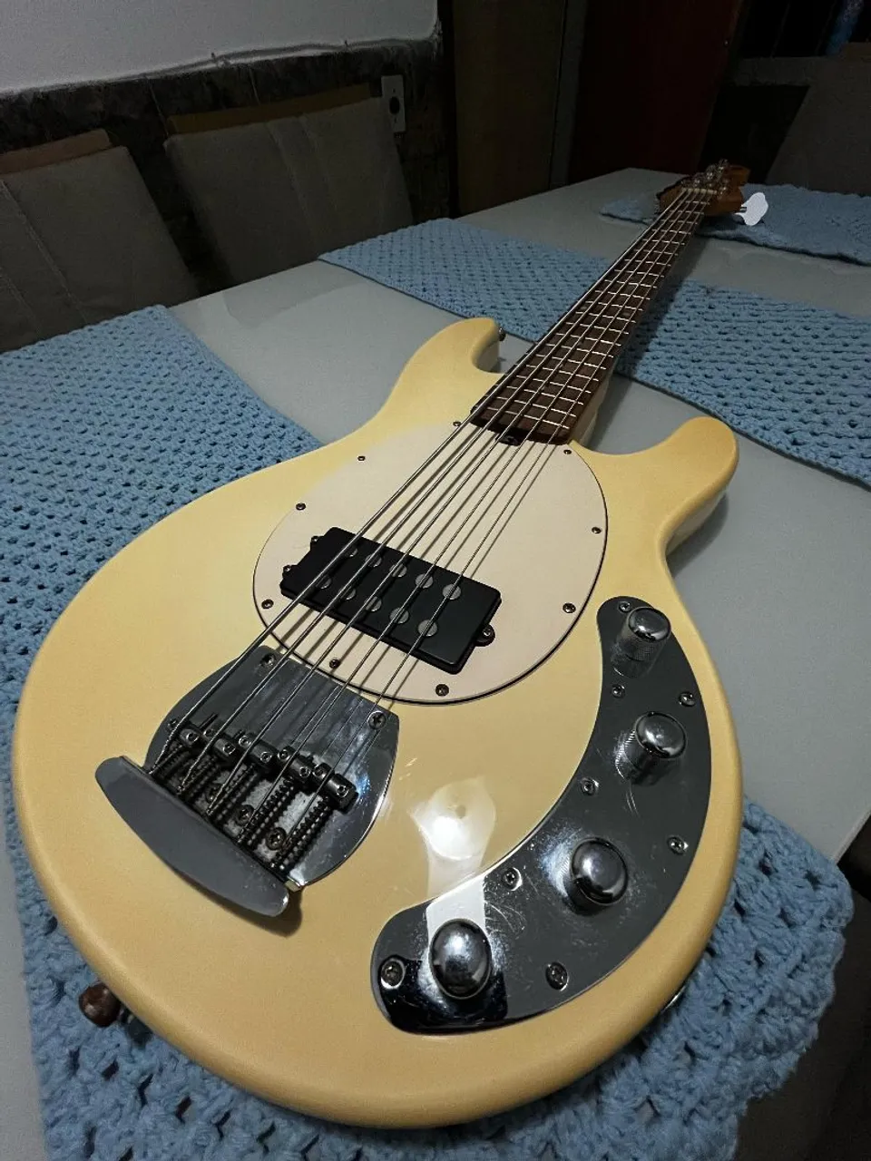 Baixo 5 Cordas Music Man tagima tbm 5