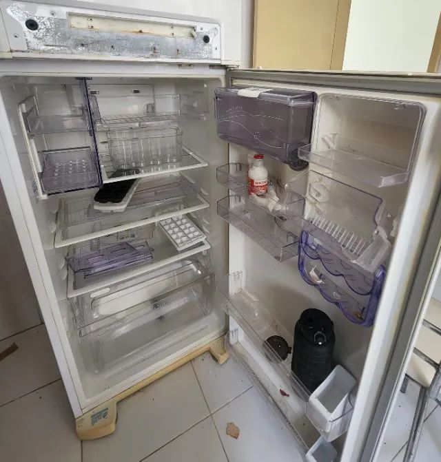 GELADEIRA ELECTROLUX RE26, com defeito, para peças - Foto 3