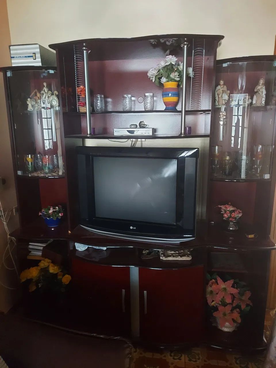 Estante para TV com prateleiras e portas de vidro - Foto 3