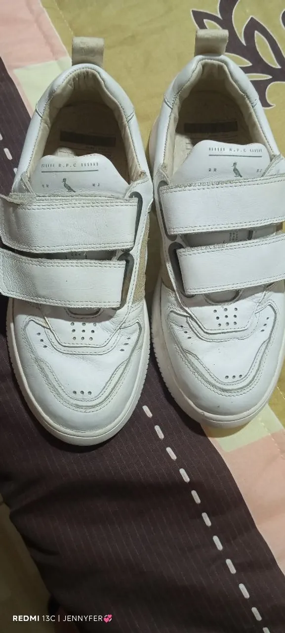 Tênis Branco com Velcro