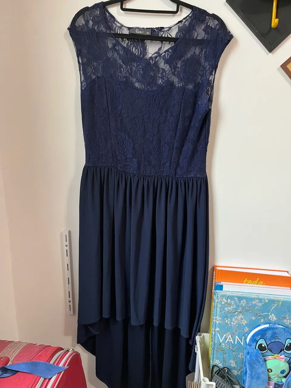 Vestido azul marinho com leve transparência em renda. - Foto 3