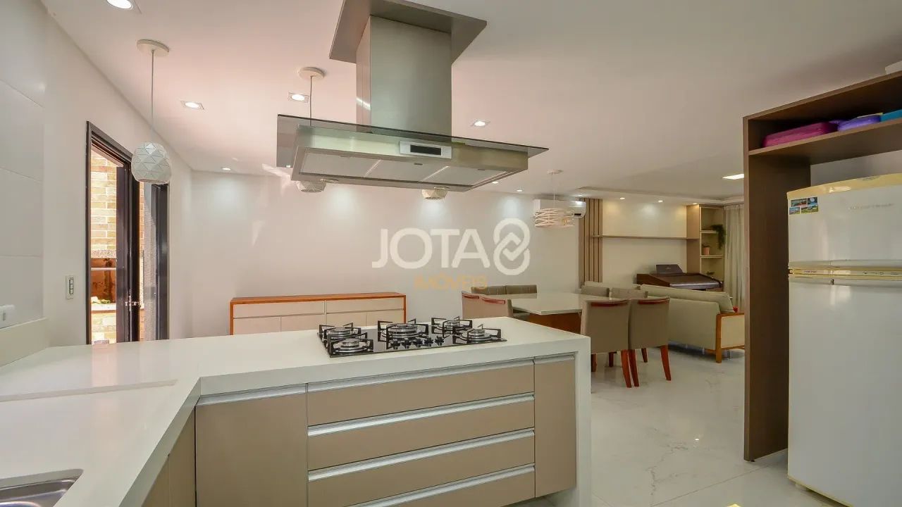 SOBRADO COM 4 DORMITÓRIOS E 3 VAGAS DE GARAGEM Sobrado com 4 dormitórios no São Lourenço - - Foto 5