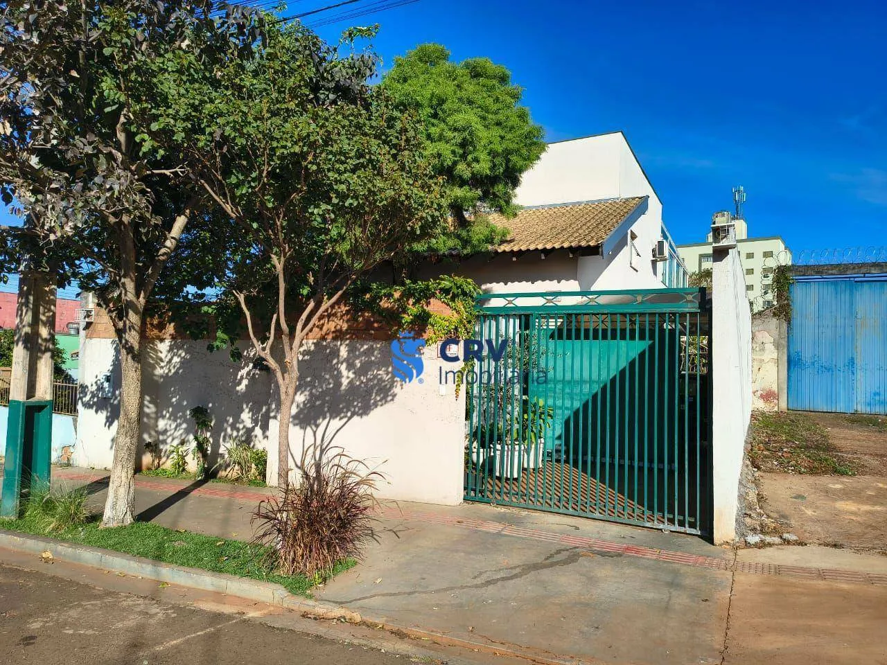 Sobrado com 4 dormitórios à venda, 179 m² por R$ 790.000,00 - Casoni - Londrina/PR
