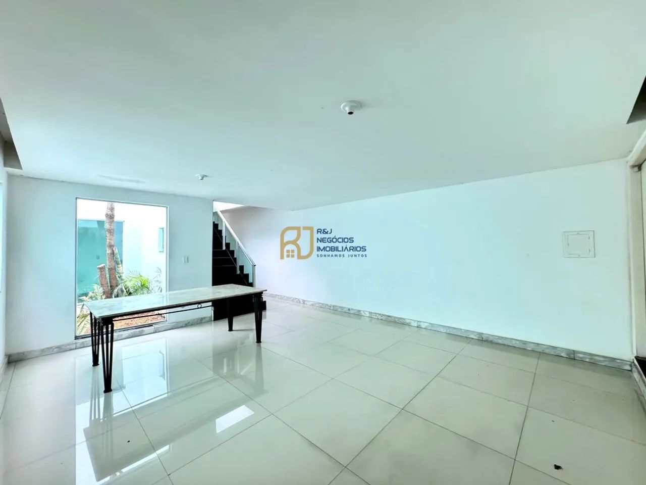 Casa Geminada à Venda - 3 Quartos 1 com Suíte - 2 Vagas Cobertas - Candelária BH - Foto 4