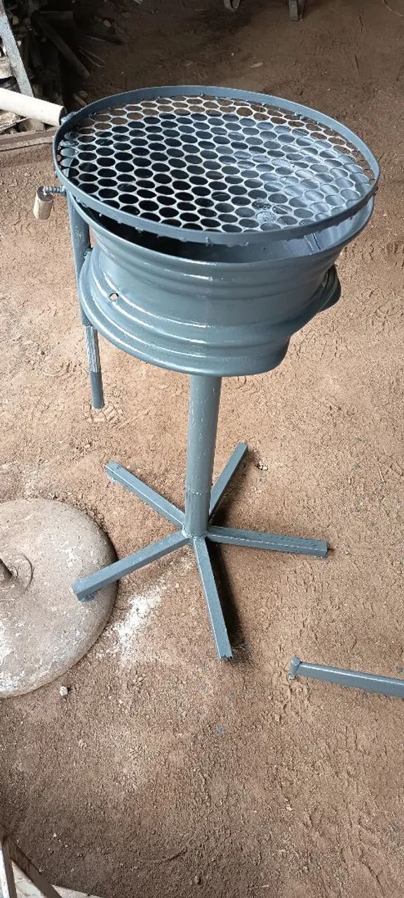 Churrasqueira com grelha 