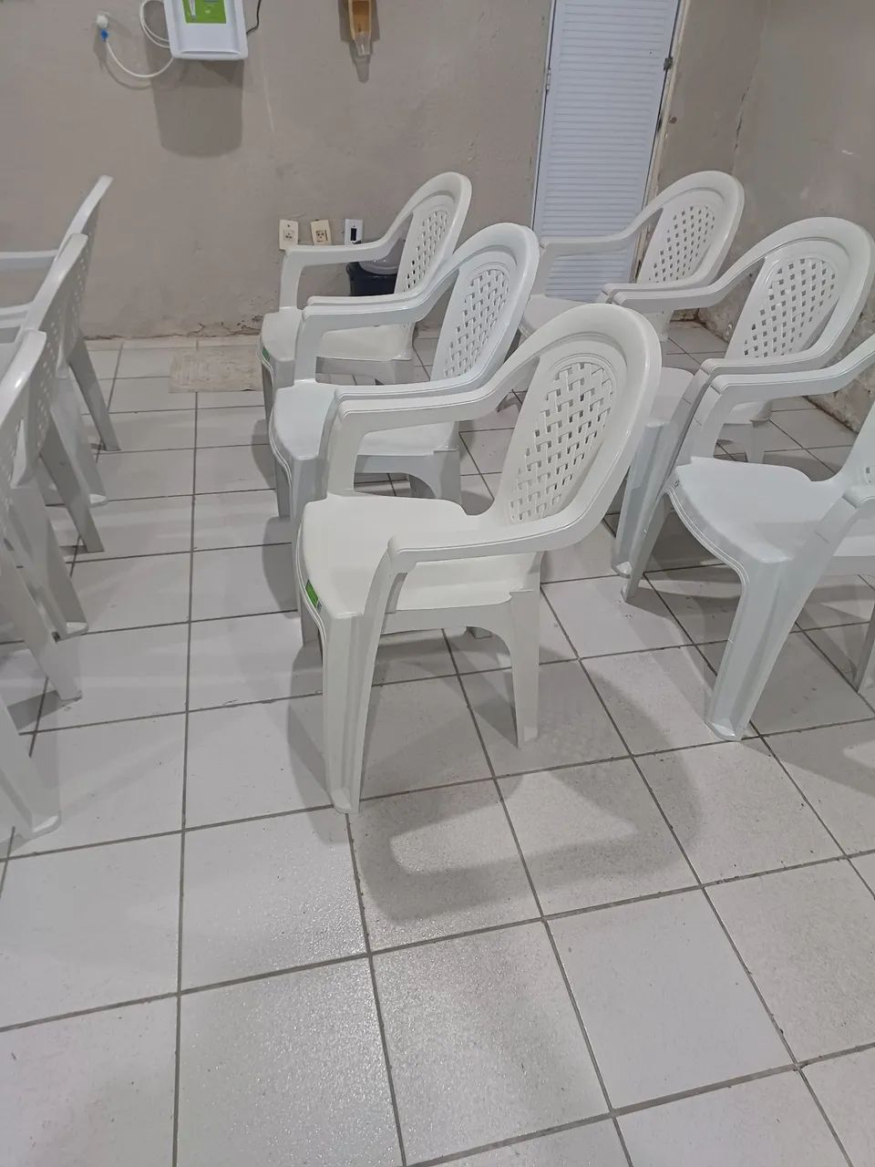 Cadeira de plástico com braço  - Foto 3
