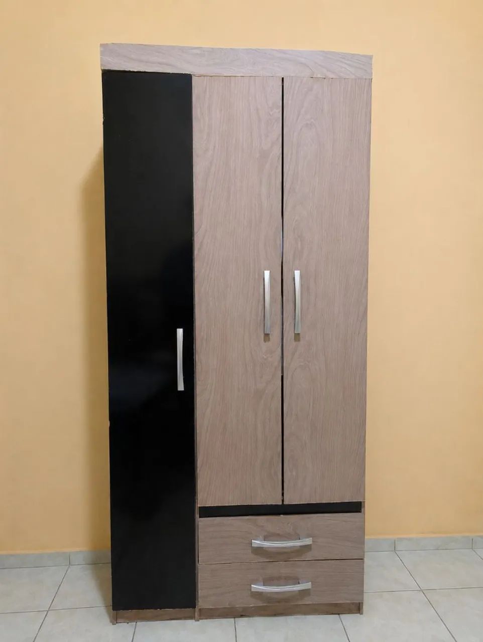 Guarda-roupa solteiro 3 portas com gavetas