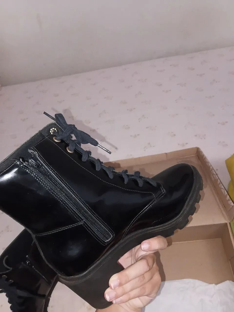 Bota bebecê semi nova