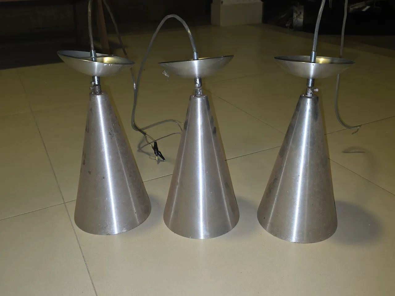Trio de luminárias pendentes