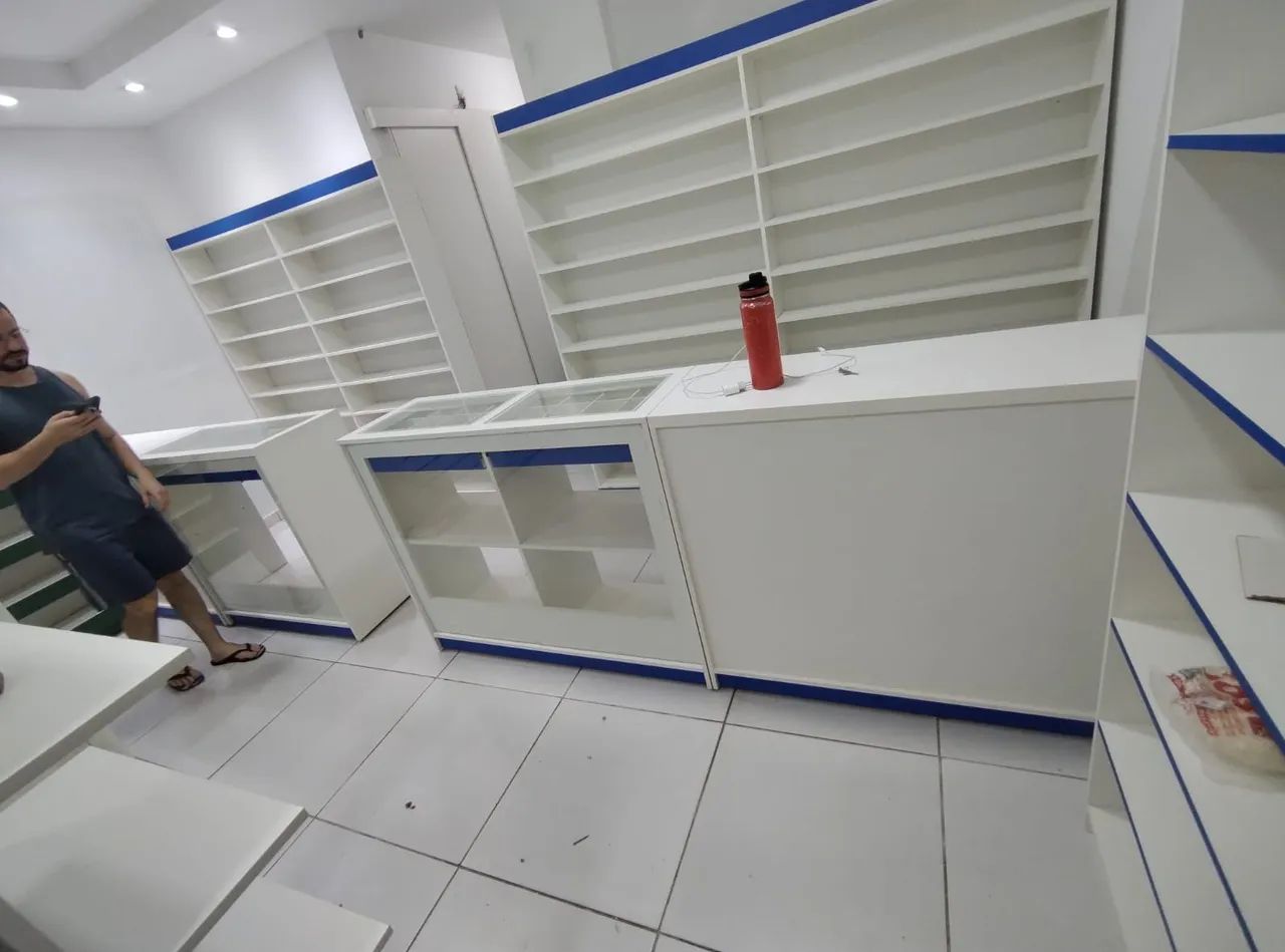 Móveis planejados para farmácia ou lojas por encomenda 