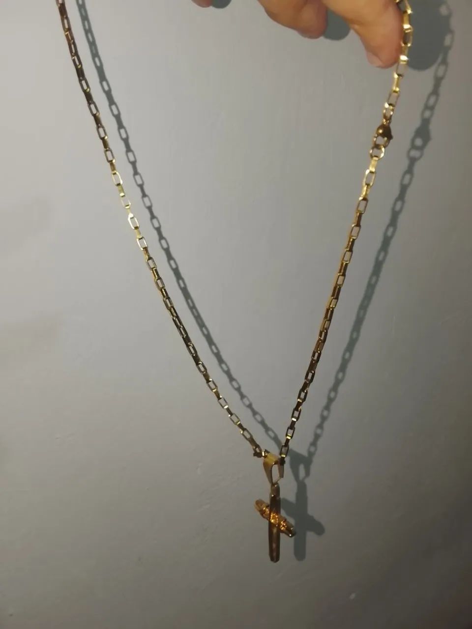 Corrente + Pingente Crucifixo Semijoia.